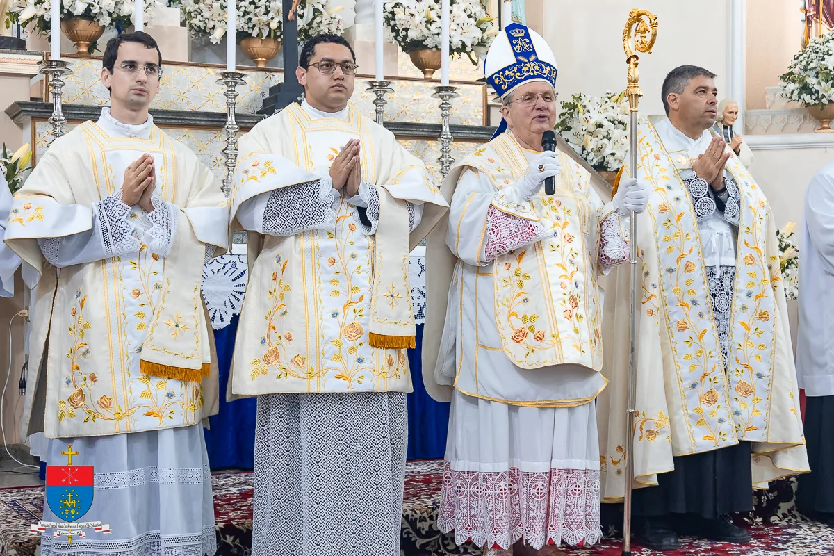 Cerimônia litúrgica solene presidida pelo bispo