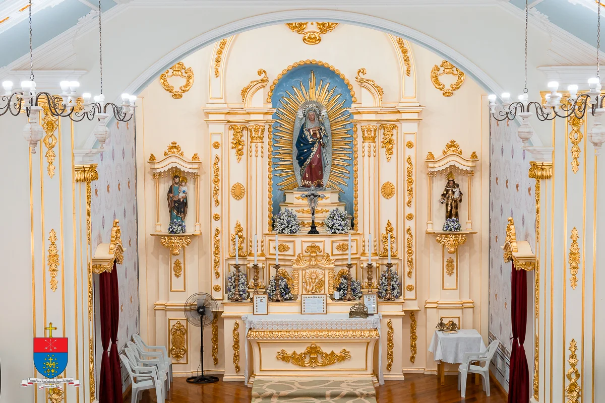 Retábulo do altar-mor da Paróquia Nossa Senhora das Graças