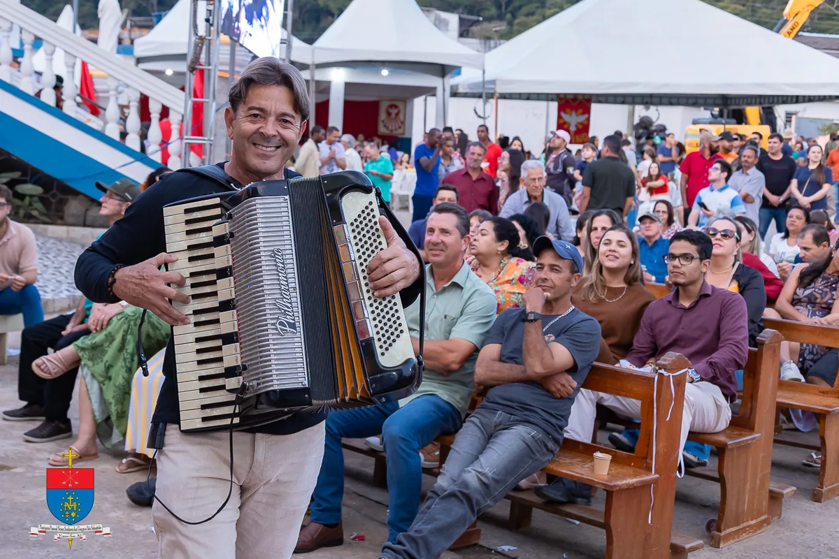 Sanfoneiro tocando